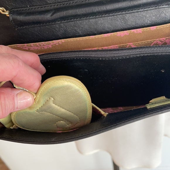 “Juicy Couture” Black Leather Crossbody Purse. Perfect for Date Night ! - Picture 5 of 8